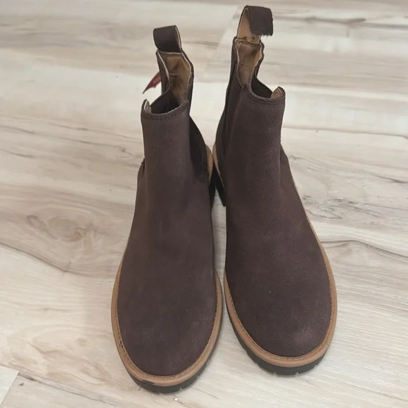 Blondo Mayes Waterproof Chelsea Boot - Picture 8 of 8